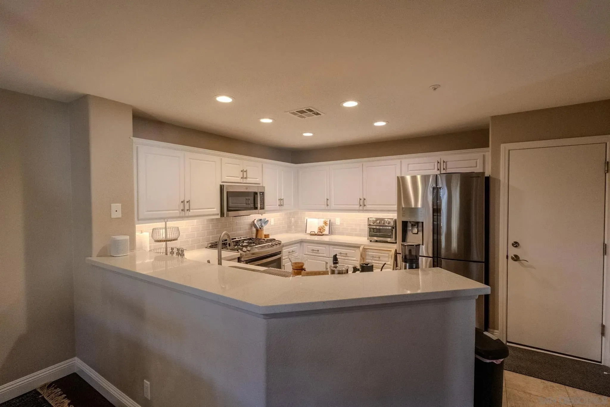 Santee, California 92071, United States, 3 Bedrooms Bedrooms, ,3 BathroomsBathrooms,Residential,Active,241469