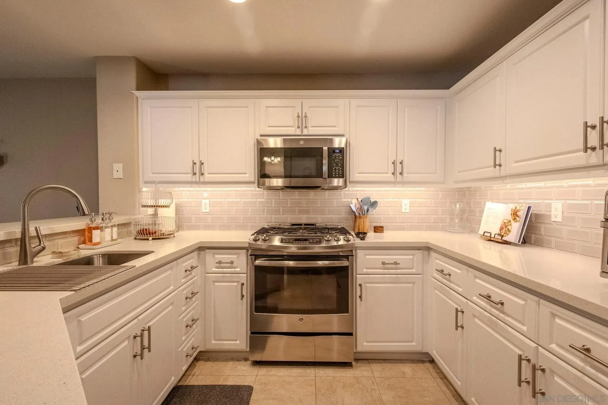 Santee, California 92071, United States, 3 Bedrooms Bedrooms, ,3 BathroomsBathrooms,Residential,Active,241469