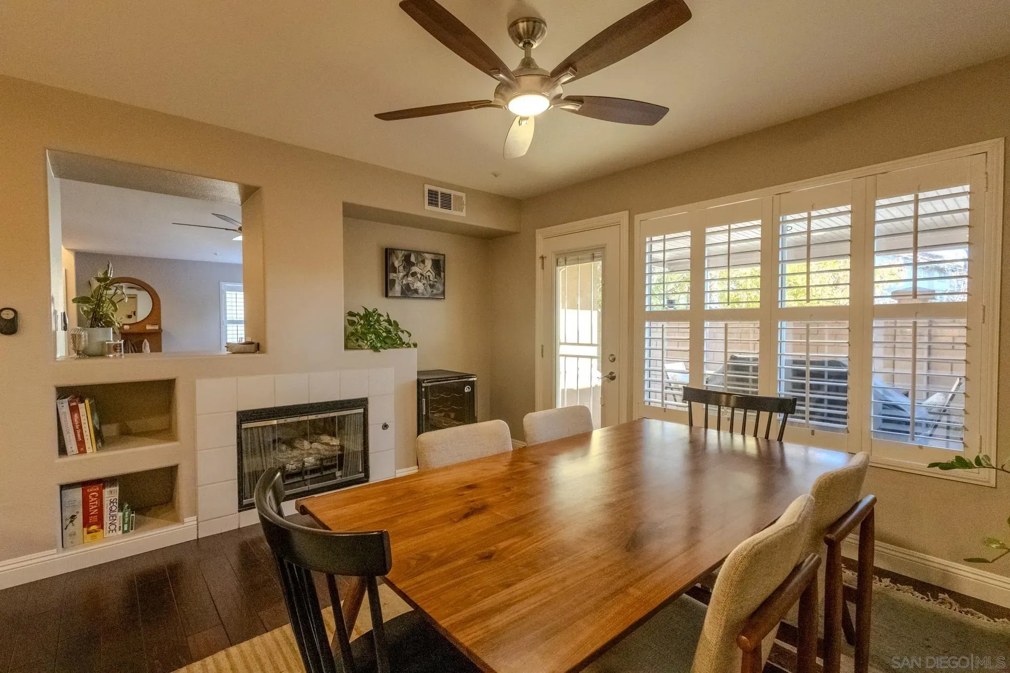 Santee, California 92071, United States, 3 Bedrooms Bedrooms, ,3 BathroomsBathrooms,Residential,Active,241469