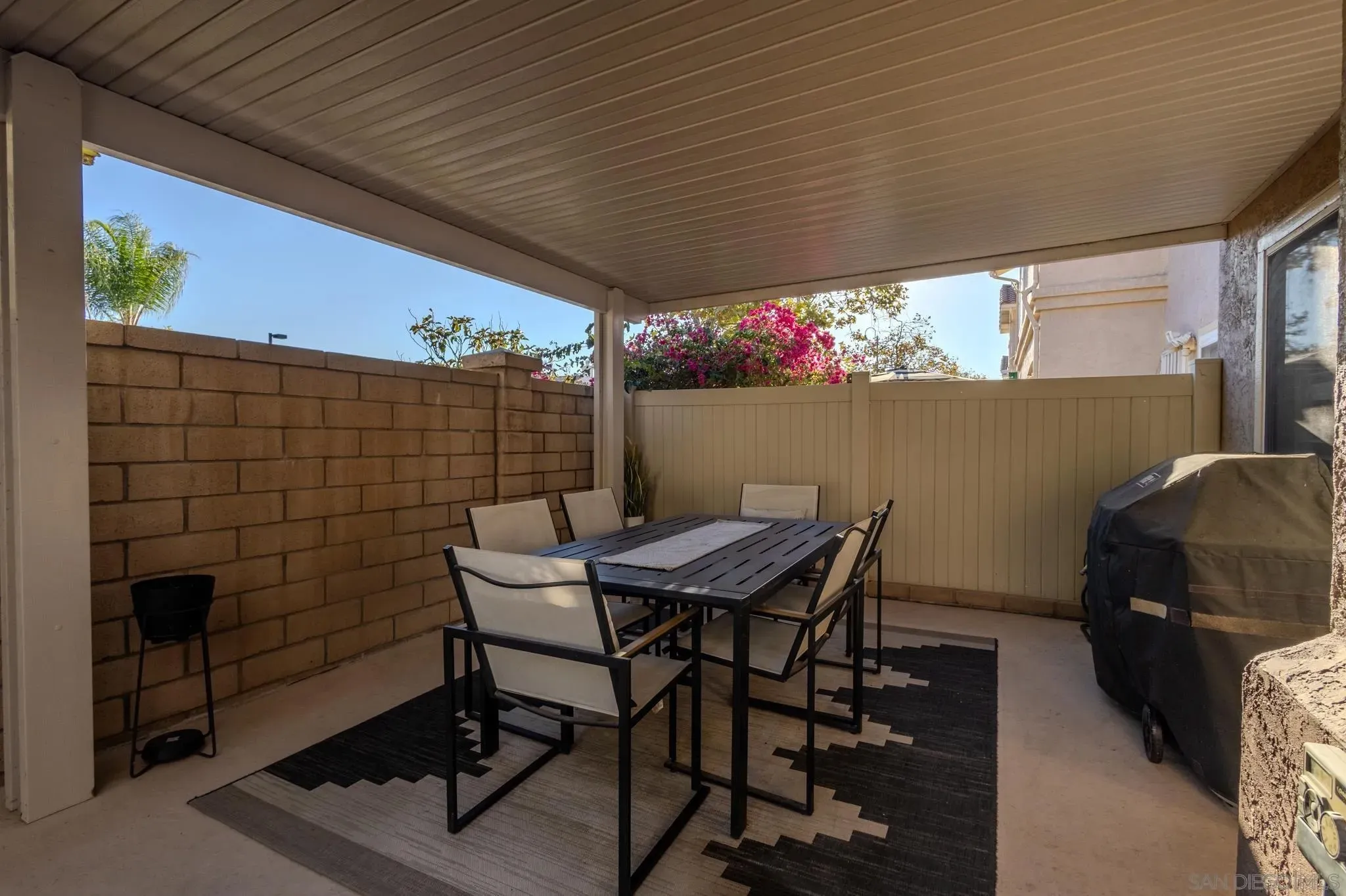 Santee, California 92071, United States, 3 Bedrooms Bedrooms, ,3 BathroomsBathrooms,Residential,Active,241469