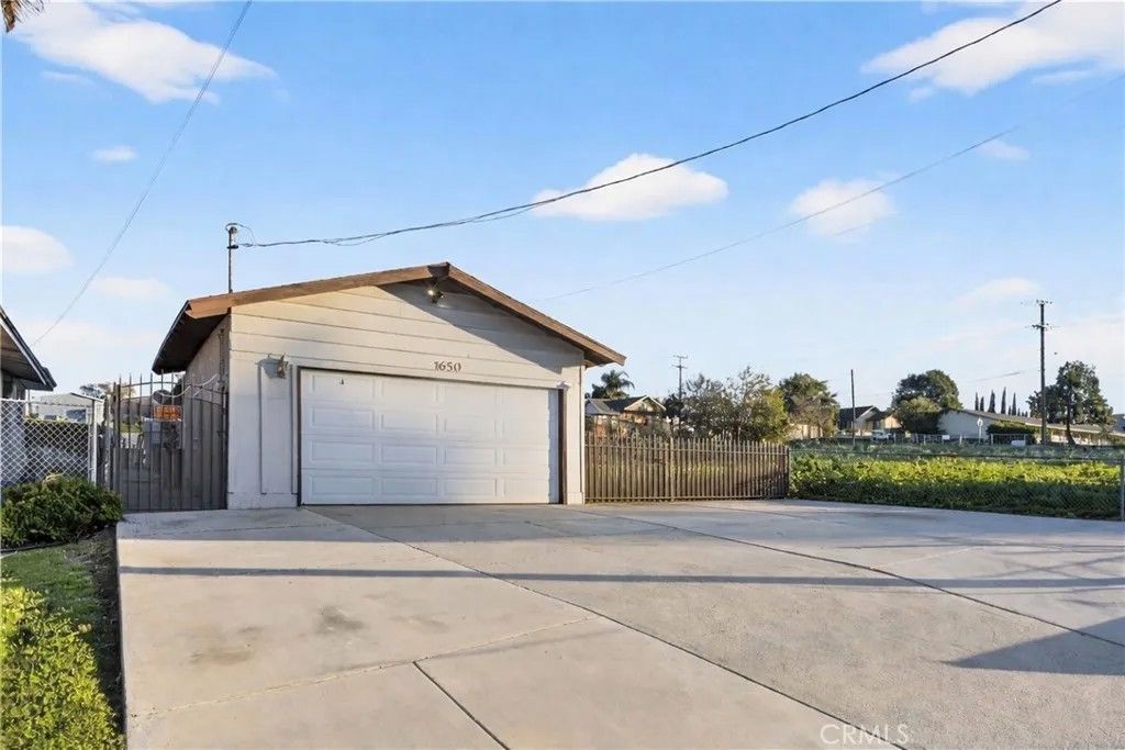 Photo of 1650 N Orange, Riverside, CA 92501 (MLS # IV26006973)