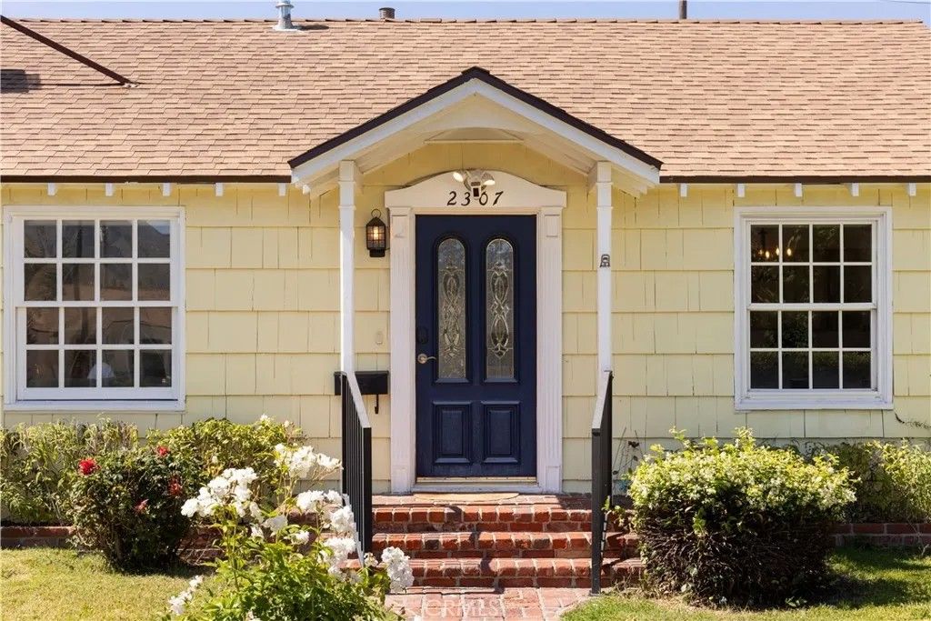 Photo of 2307 W Verdugo Ave, Burbank, CA 91506 (MLS # WS26089120)