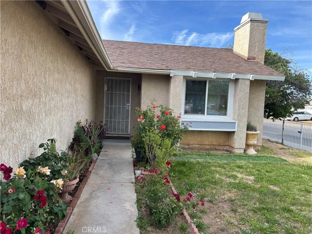 Photo of 3107 E Avenue R5, Palmdale, CA 93550 (MLS # SR26085675)