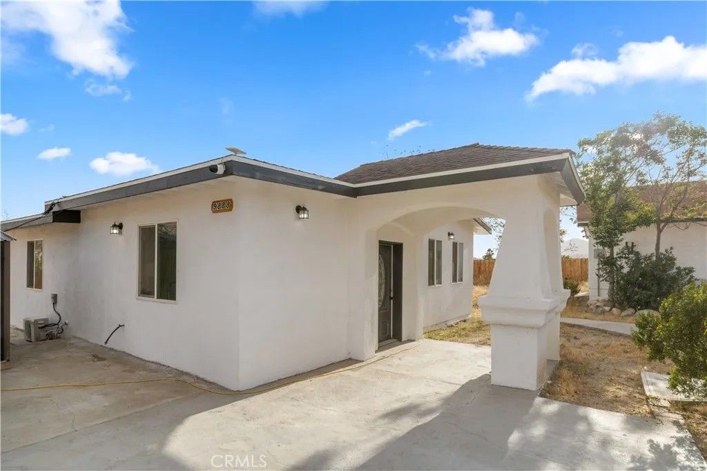 Photo of 9888 Terrace Drive, Morongo Valley, CA 92256 (MLS # CV26090996)