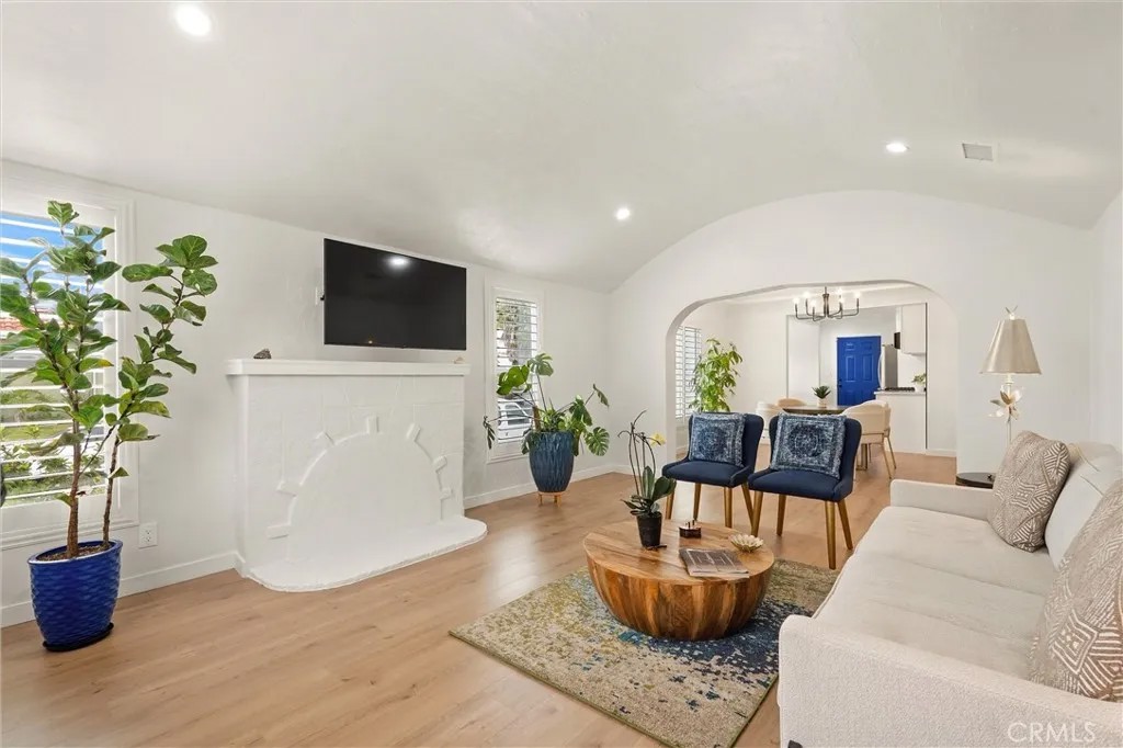 1425 W 79th