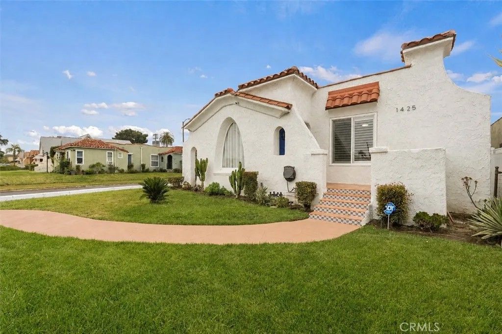 Photo of 1425 W 79th ST, Los Angeles, CA 90047 (MLS # PW26101767)