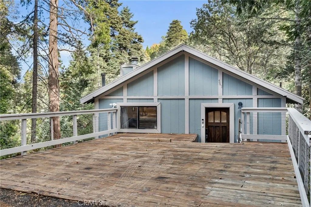 Photo of 561 Dover Court, Lake Arrowhead, CA 92352 (MLS # DW26075524)