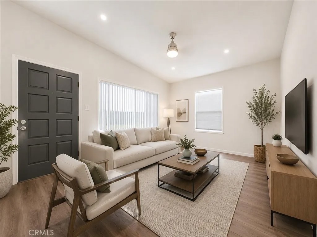 959 E 105th