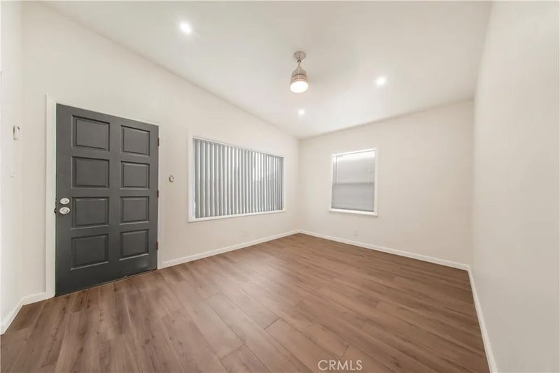 959 E 105th