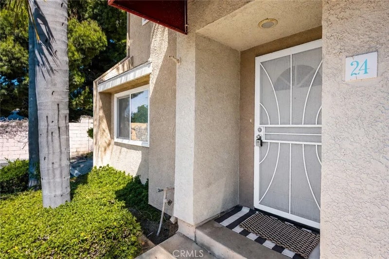 621 W Fletcher 24