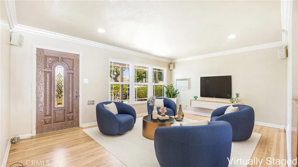 5449 E Fairbrook