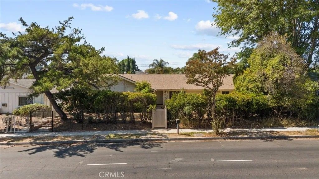 Photo of 9601 Corbin Avenue, Northridge, CA 91324 (MLS # SR26003972)