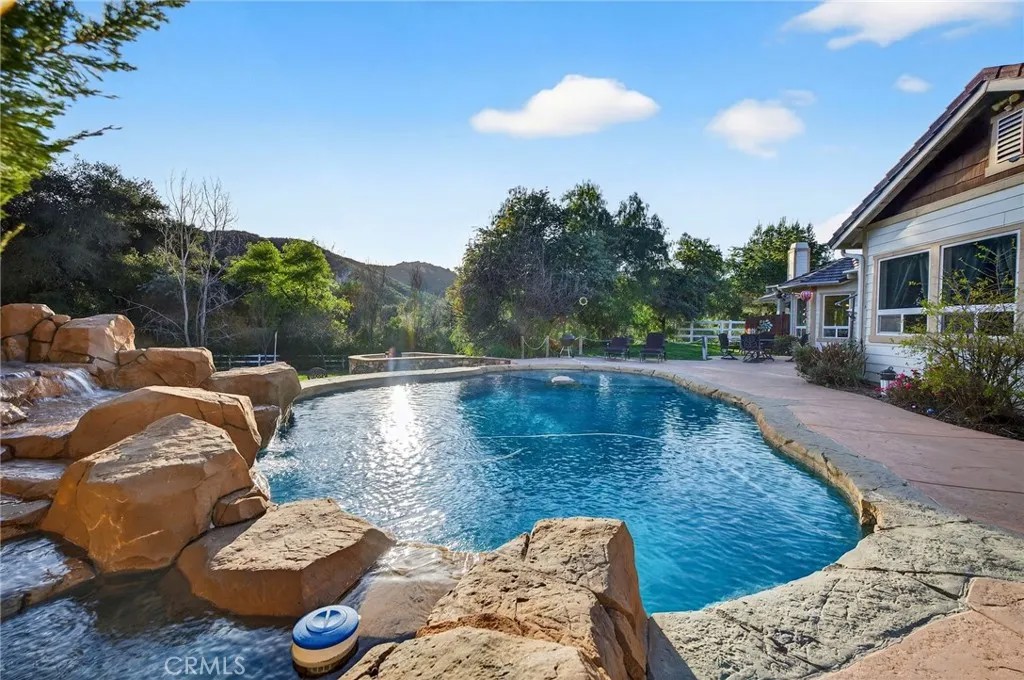 41275 Hacienda Drive