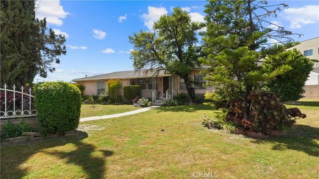 Photo of 12600 Vanowen, North Hollywood, CA 91605 (MLS # SR26070788)