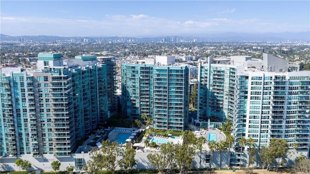 13650 Marina Pointe Drive 609