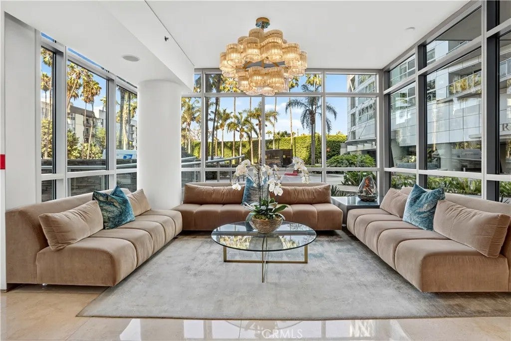 13650 Marina Pointe Drive 609
