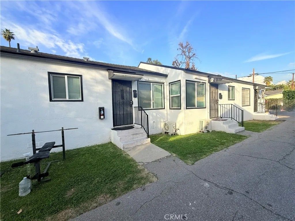 Photo of 1758 Lincoln Ave, Pasadena, CA 91103 (MLS # AR26025664)