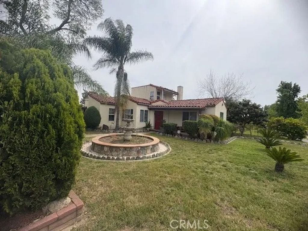 Photo of 2196 N Orange Grove Avenue, Pomona, CA 91768 (MLS # PW26088716)