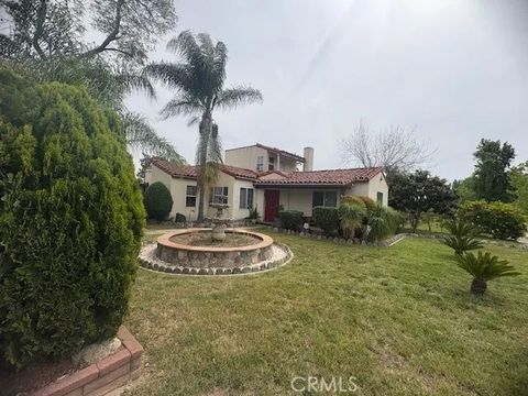 Photo of 2196 N Orange Grove Avenue, Pomona, CA 91768 (MLS # PW26088716)