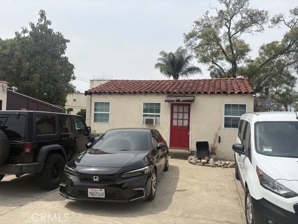 Photo of 2196 N Orange Grove Avenue, Pomona, CA 91768 (MLS # PW26088716)