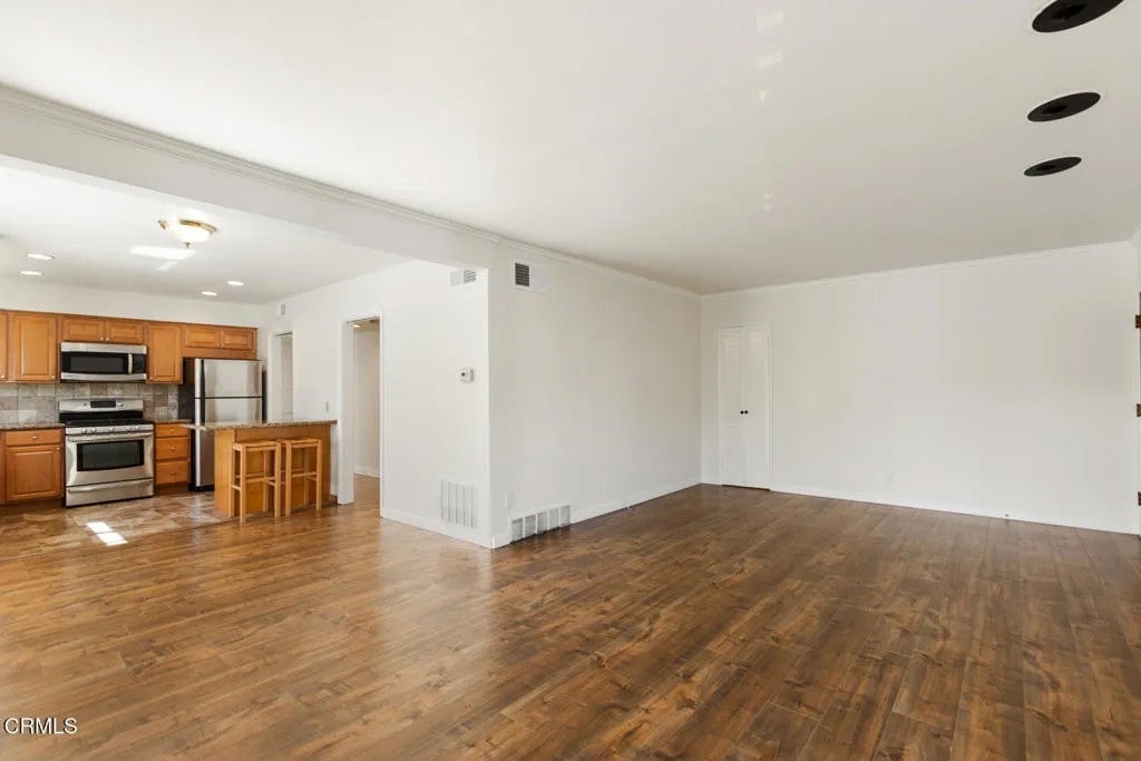 1233 N Columbus Avenue 3A