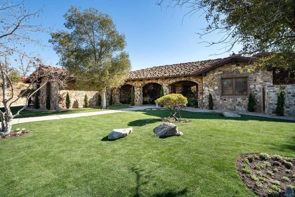Photo of 3113 Camino Del Rancho, Encinitas, CA 92024 (MLS # NDP2501311)