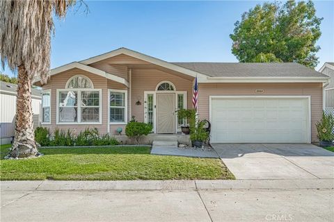 Photo of 20164 Crestview Dr, Canyon Country, CA 91351 (MLS # SR26037367)