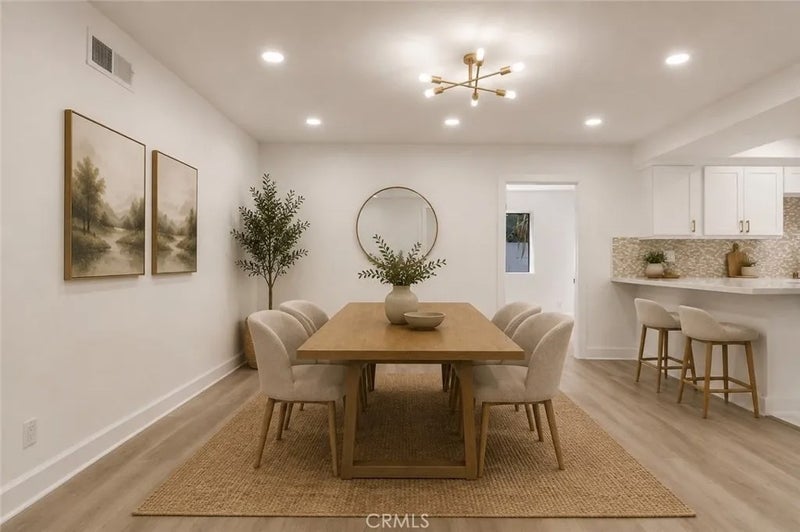 2122 W Chalet
