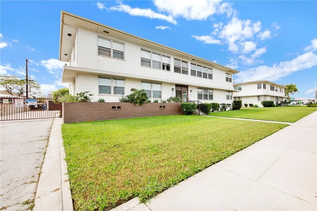 3310 W 77th Street 1/2