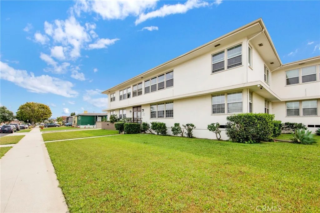 3310 W 77th Street 1/2