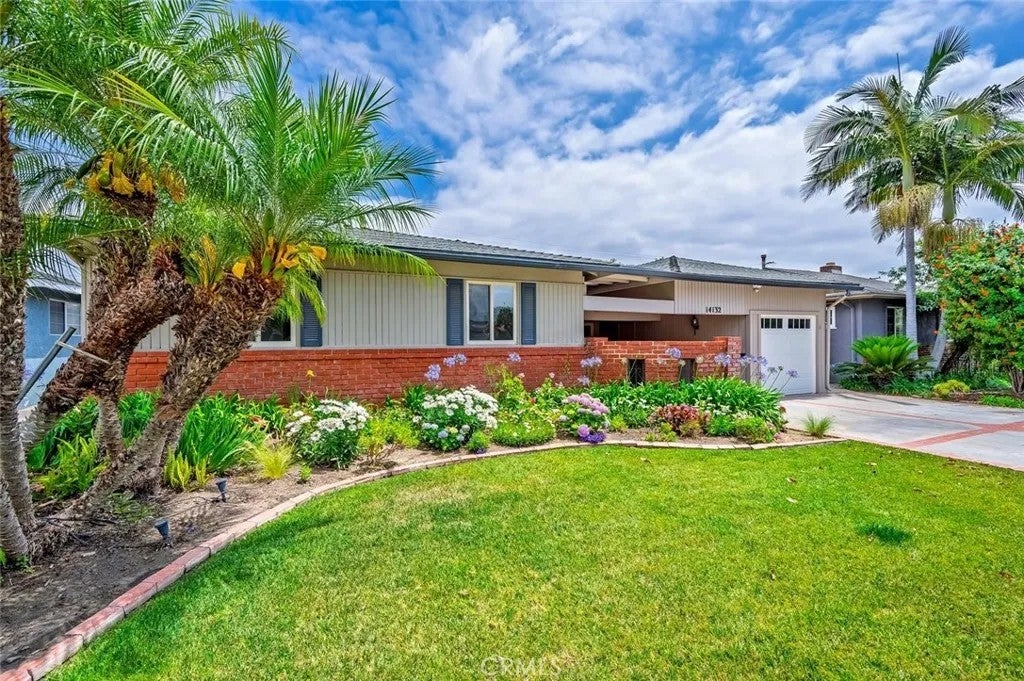 Photo of 14132 Carfax Ave, Tustin, CA 92780 (MLS # PW26181130)