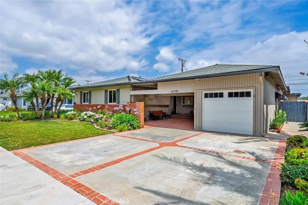 Photo of 14132 Carfax Ave, Tustin, CA 92780 (MLS # PW26181130)