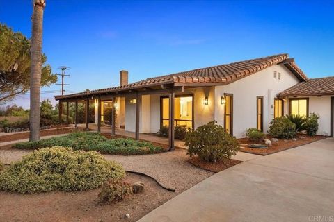 112 Palmas Norte Fallbrook CA 92028