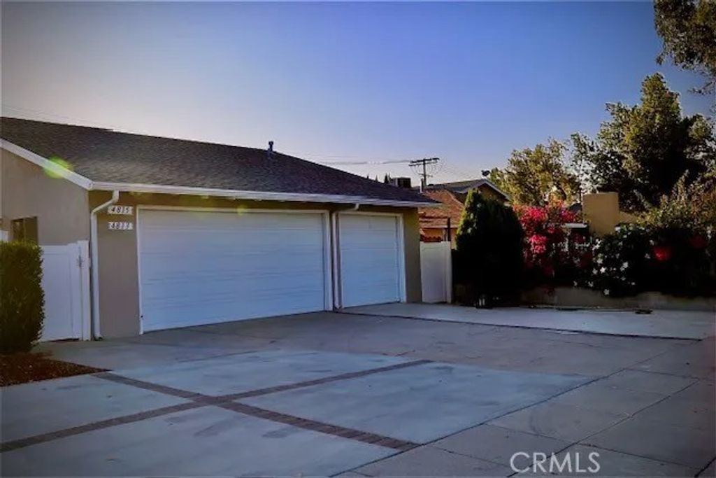 Photo of 4813 Topanga Canyon, Woodland Hills, CA 91364 (MLS # SR25268424)