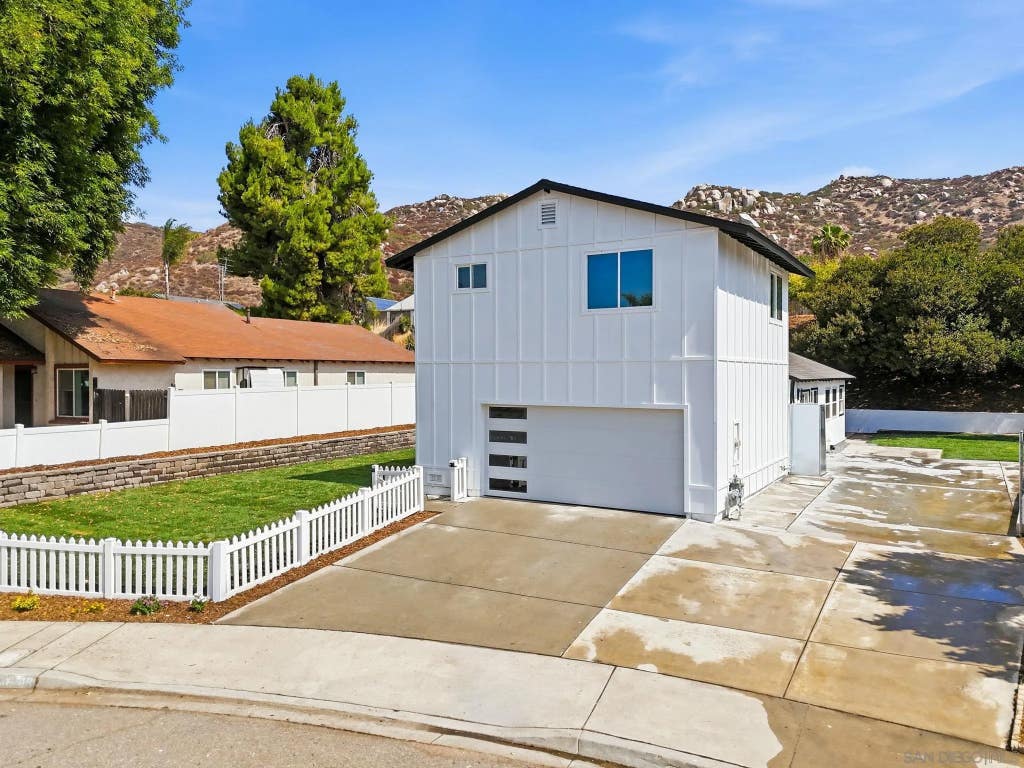 Photo of 10440 Bosque Dr, Lakeside, CA 92040 (MLS # 260015124)