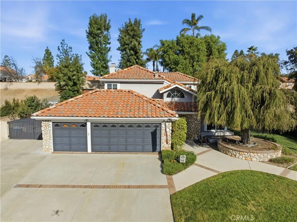 Photo of 276 Cottonwood Ave, Riverside, CA 92506 (MLS # IV26006068)