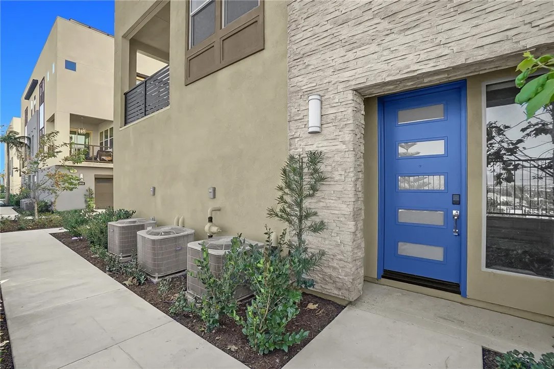 1958 Hollyleaf Terrace