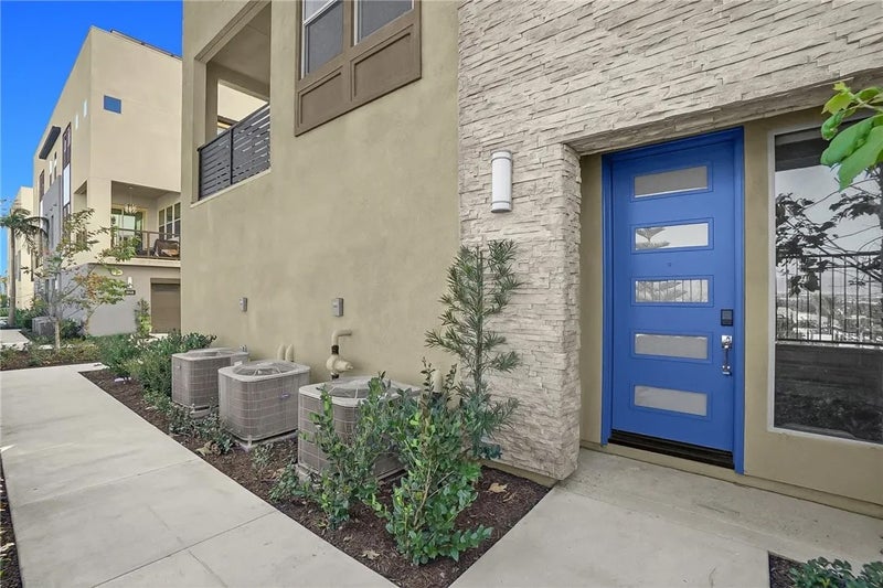 1958 Hollyleaf Terrace