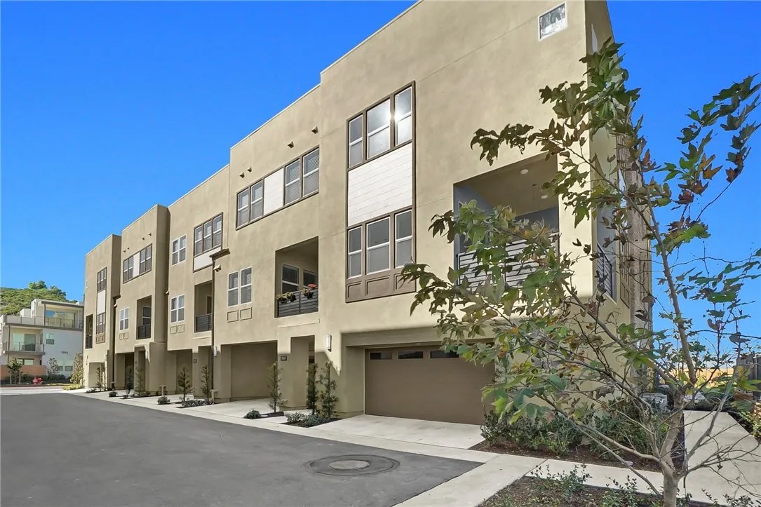 1958 Hollyleaf Terrace