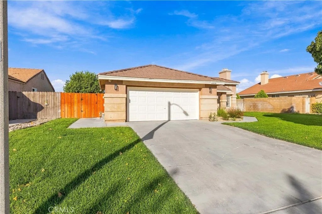 Photo of 44201 Freer WAY, Lancaster, CA 93536 (MLS # SR26218276)
