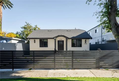 Photo of 2706 S Cochran Ave, Los Angeles, CA 90016 (MLS # DW25275558)