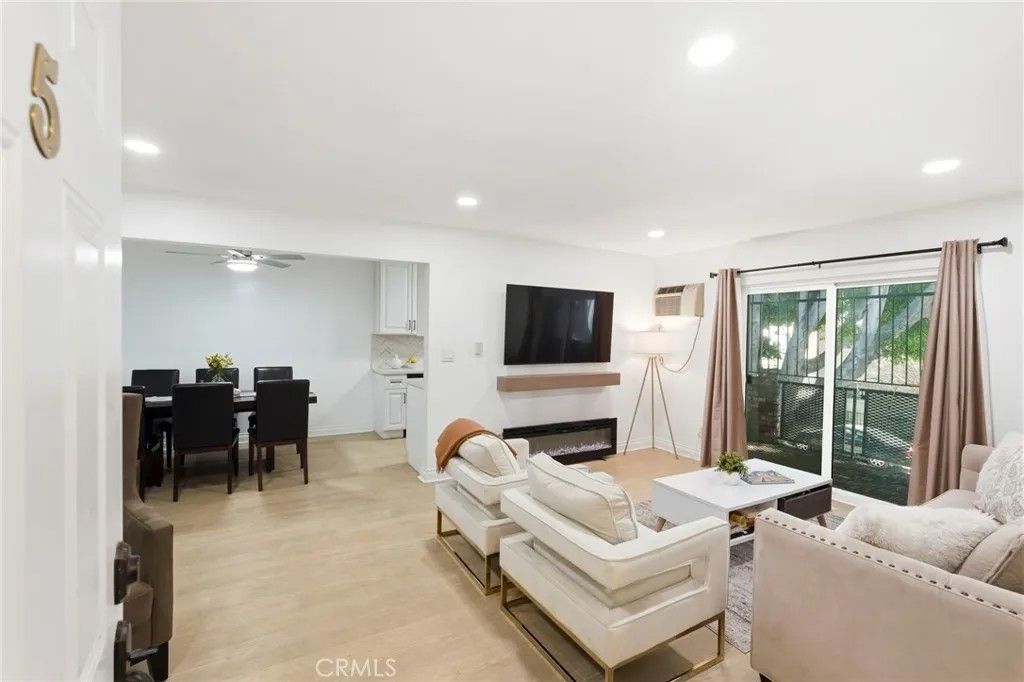 Photo of 6904 Radford Ave #5, North Hollywood, CA 91605 (MLS # SR26044698)