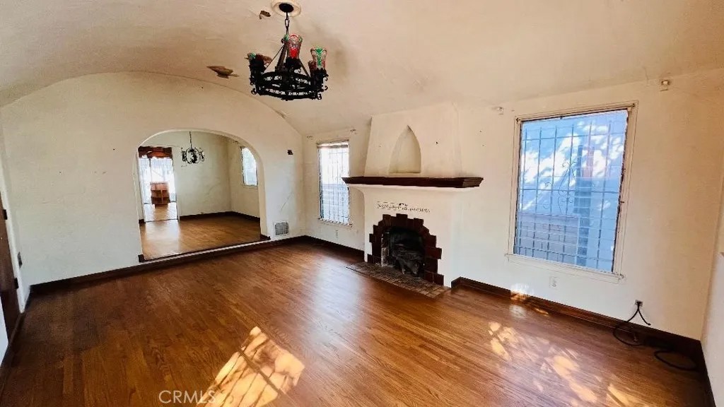 1207 S Chavez