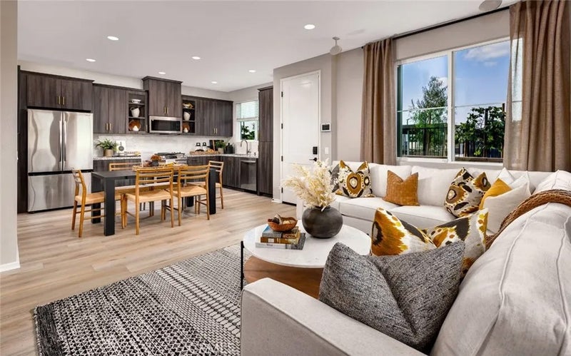 4154 S S. WILDFLAX PASEO 111