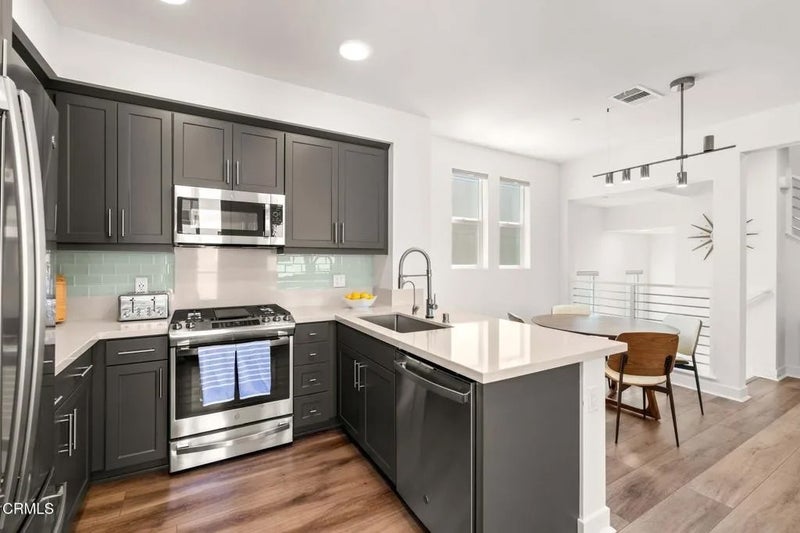 1276 E Thompson Boulevard 101