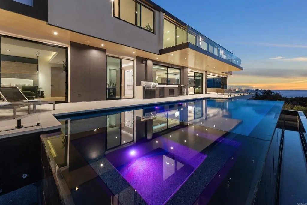 Photo of 6627 Muirlands Dr, La Jolla, CA 92037 (MLS # NDP2505684)