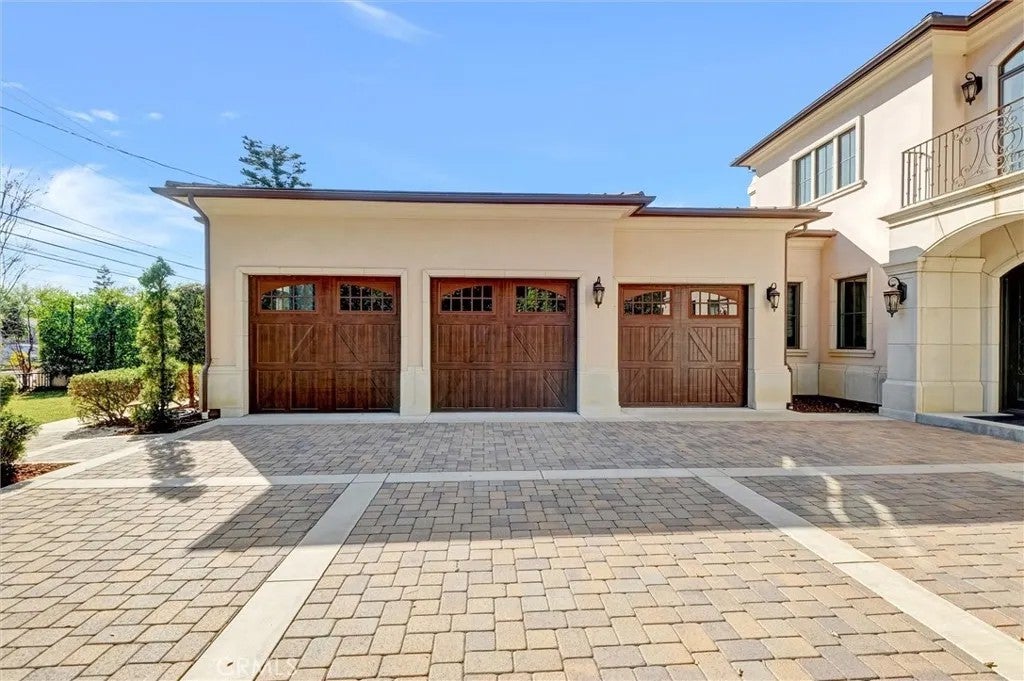 631 W Longden Avenue