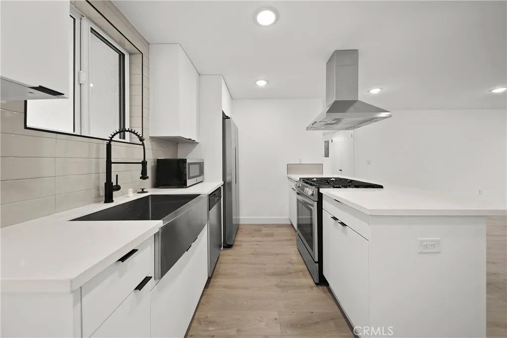 Photo of 171 S Hoover St, Los Angeles, CA 90004 (MLS # BB26014422)