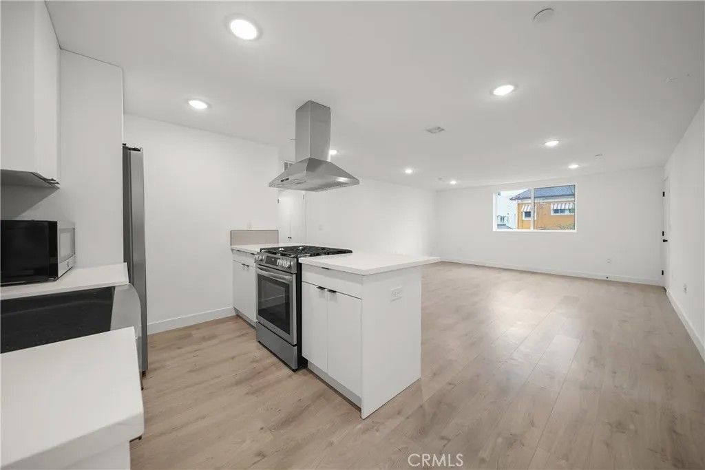 Photo of 171 S Hoover St, Los Angeles, CA 90004 (MLS # BB26014422)