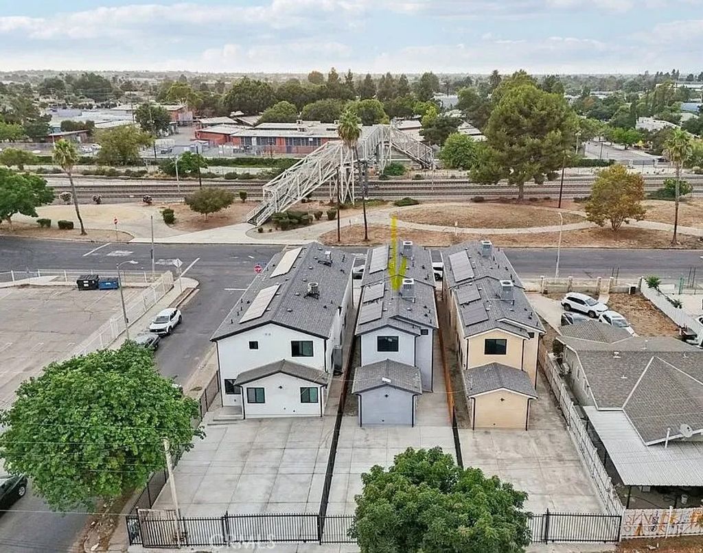 Photo of 10422 Graham Avenue, Los Angeles, CA 90002 (MLS # PW26026698)